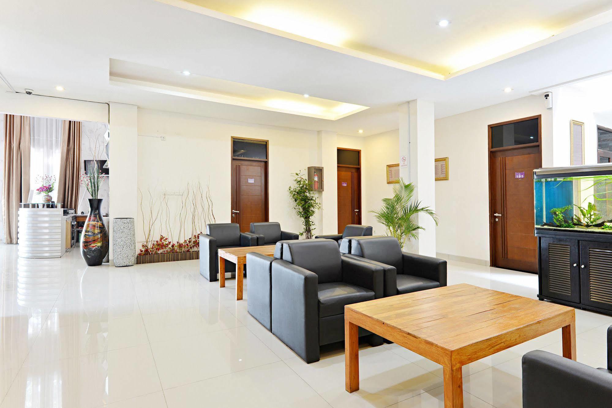 Zen Rooms Riau Natuna Бандунг Экстерьер фото