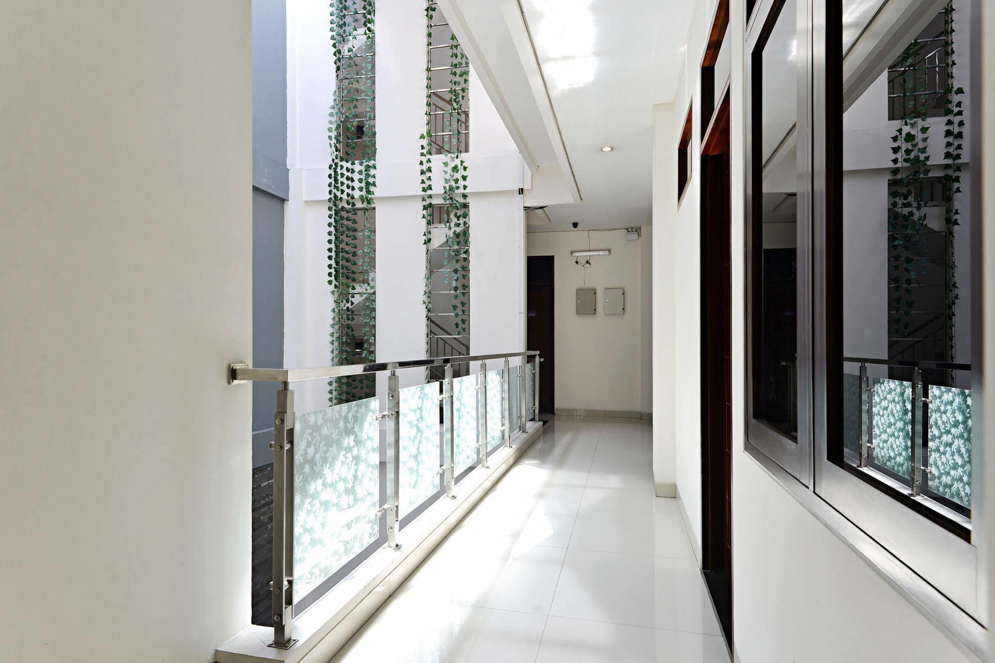 Zen Rooms Riau Natuna Бандунг Экстерьер фото