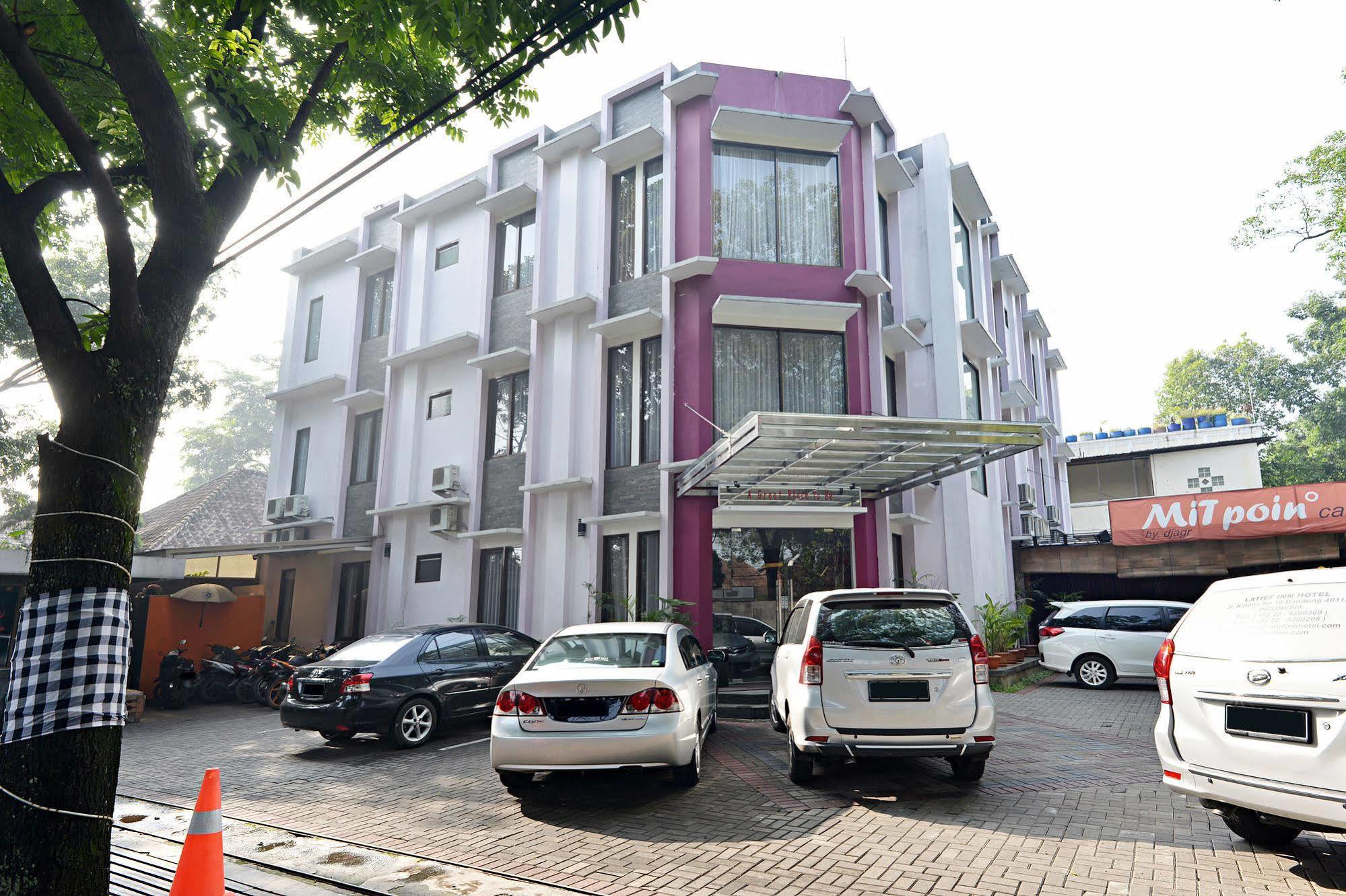 Zen Rooms Riau Natuna Бандунг Экстерьер фото